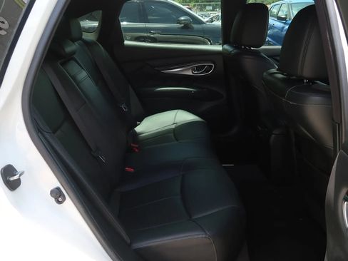 Used 2019 INFINITI Q70 Luxe w/ Sport Package RWD image 25
