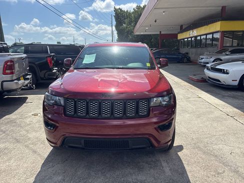 Used 2019 Jeep Grand Cherokee Altitude AWD/4WD image 3