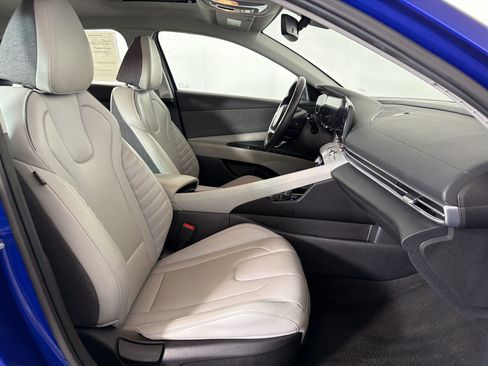 Used 2025 Hyundai Elantra Limited FWD image 23