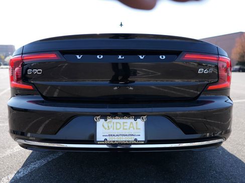 Used 2023 Volvo S90 B6 Plus image 8