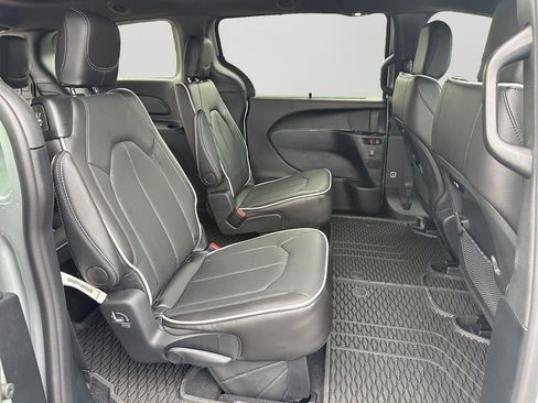New 2026 Chrysler Pacifica Limited w/ S Appearance Package image 13