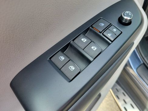 Used 2018 Toyota Highlander XLE FWD image 13