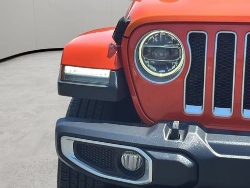Used 2019 Jeep Wrangler Unlimited Sahara w/ LED Lighting Group AWD/4WD image 43