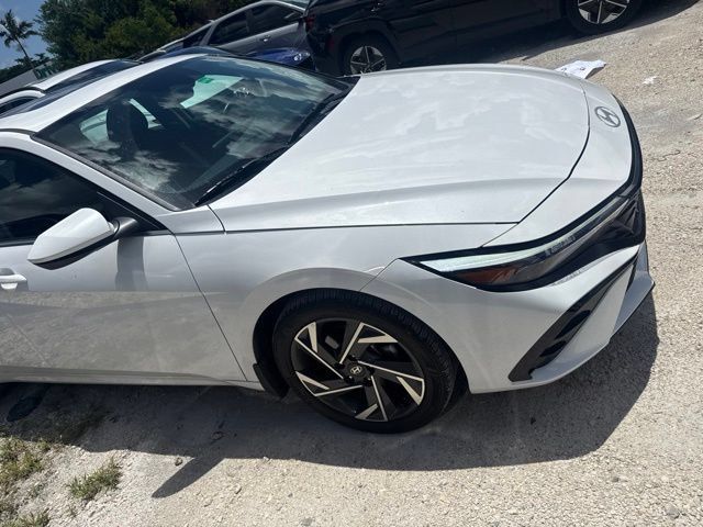 Certified 2024 Hyundai Elantra SEL w/ Convenience Package FWD image 4