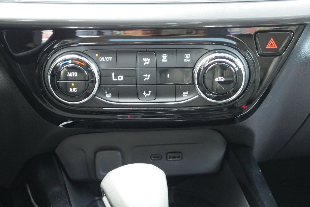 New 2026 Chevrolet Trax ACTIV w/ Sunroof Package FWD image 21