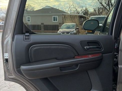 Used 2012 Cadillac Escalade Luxury image 16