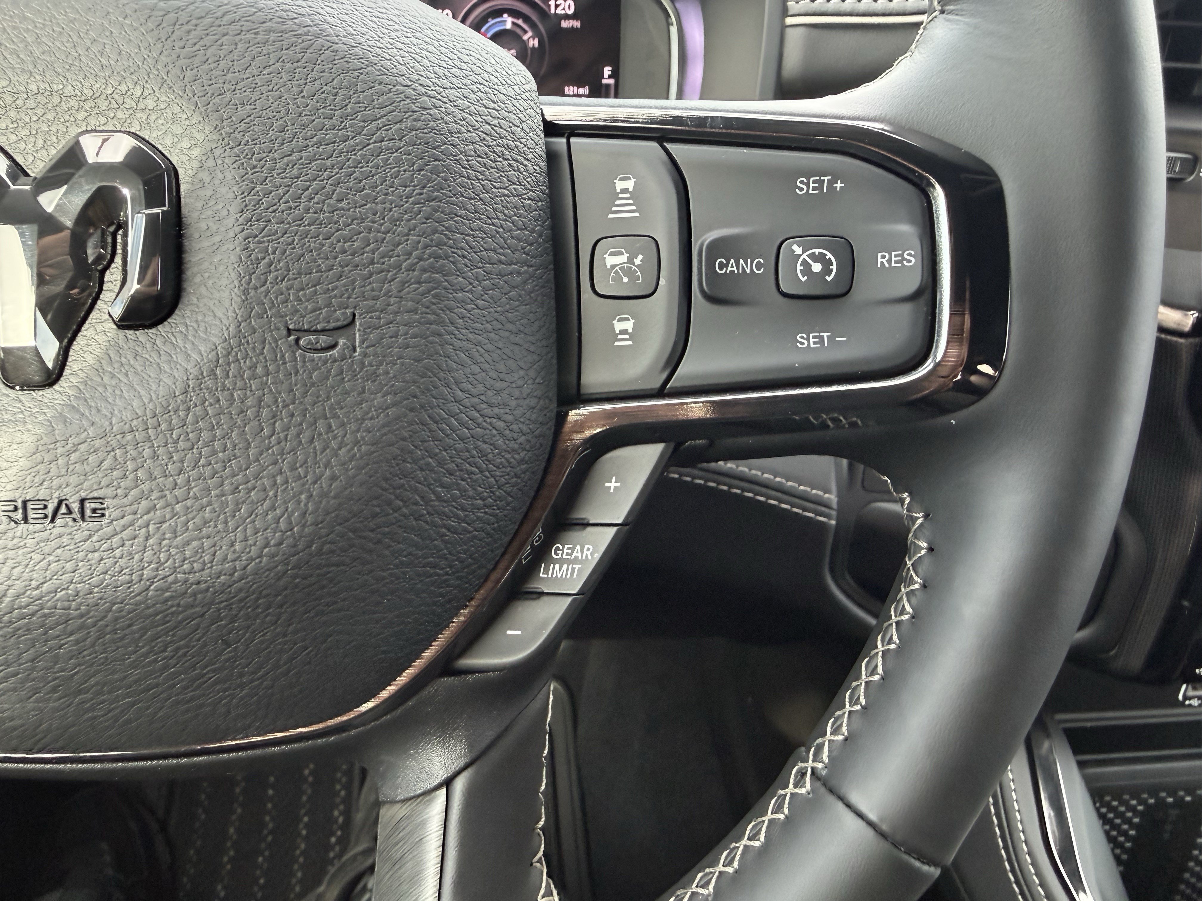 Used 2026 RAM 2500 Limited AWD/4WD image 18