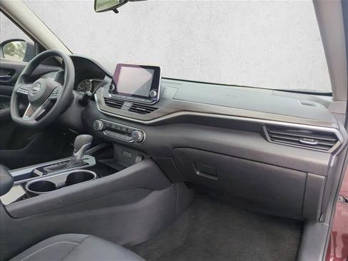 Used 2024 Nissan Altima 2.5 SV image 26