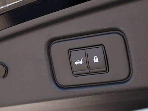 Certified 2025 Nissan Pathfinder SV w/ SV Premium Package FWD image 8