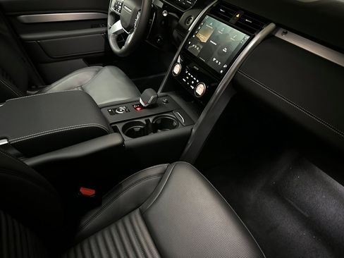 New 2026 Land Rover Discovery Limited Edition image 27