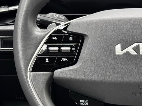 Used 2023 Kia Niro EX image 30