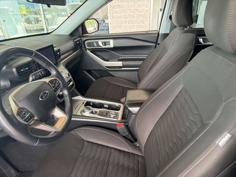 Used 2021 Ford Explorer XLT AWD/4WD image 15