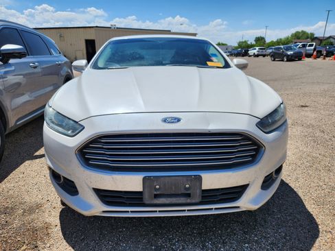 Used 2013 Ford Fusion SE FWD image 2
