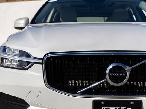Used 2018 Volvo XC60 T5 Momentum w/ Vision Package image 9