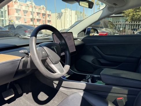 Used 2020 Tesla Model 3 Standard Range image 9