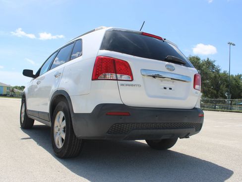 Used 2012 Kia Sorento LX w/ Convenience Pkg FWD image 8