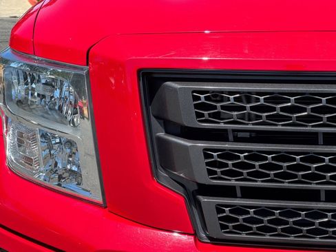 Used 2022 Nissan Titan SV image 43