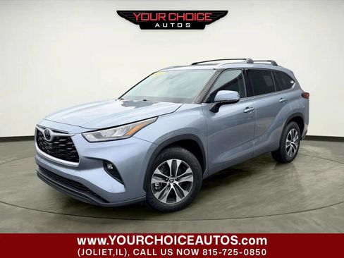 Used 2020 Toyota Highlander XLE FWD image 1
