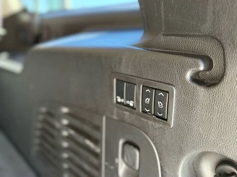 Used 2015 Cadillac Escalade ESV Premium image 21