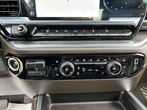 Used 2024 Chevrolet Silverado 2500 LTZ w/ LTZ Convenience Package image 15