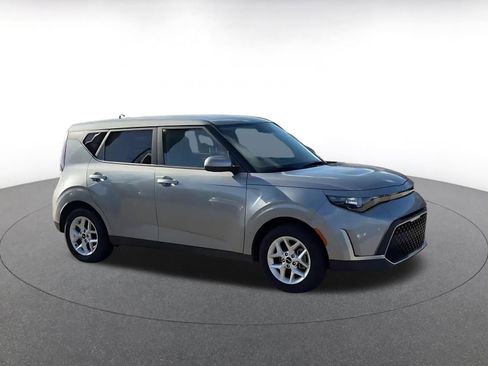 Used 2025 Kia Soul LX w/ LX Technology Package FWD image 2