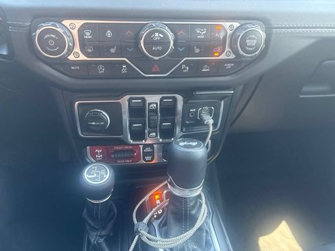 Used 2024 Jeep Wrangler Unlimited Rubicon AWD/4WD image 21
