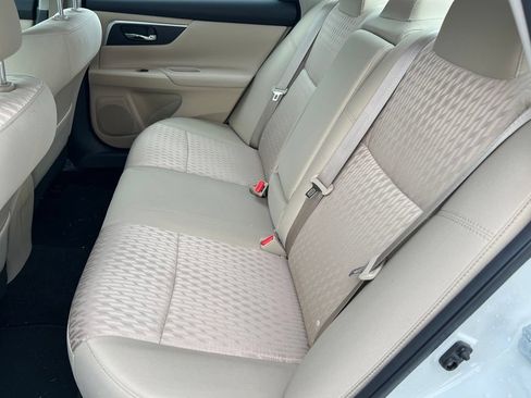 Used 2016 Nissan Altima 2.5 SV FWD image 11