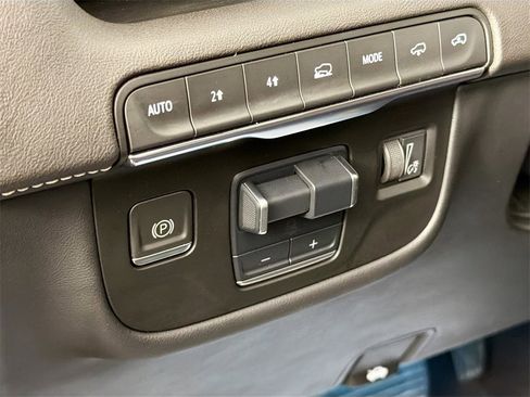 Used 2024 Cadillac Escalade Premium Luxury image 10