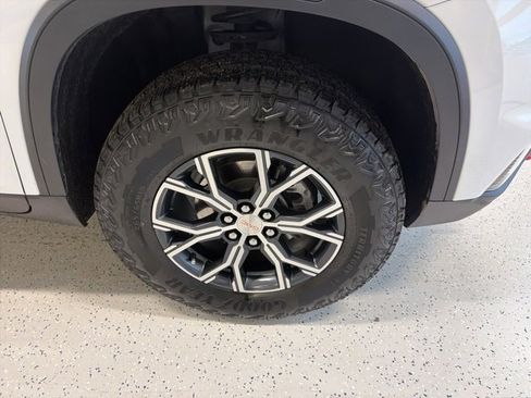 Used 2025 GMC Acadia AT4 image 11