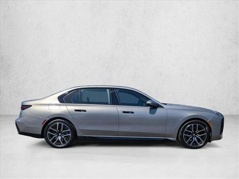Used 2026 BMW i7 xDrive60 AWD/4WD image 4