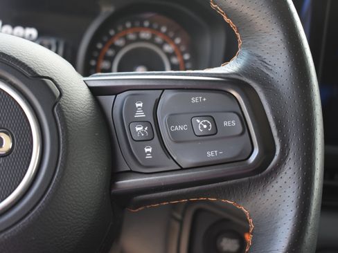 Used 2025 Jeep Gladiator Mojave image 14