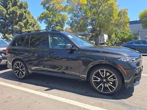 Used 2022 BMW X7 xDrive40i w/ M Sport Package AWD/4WD image 3
