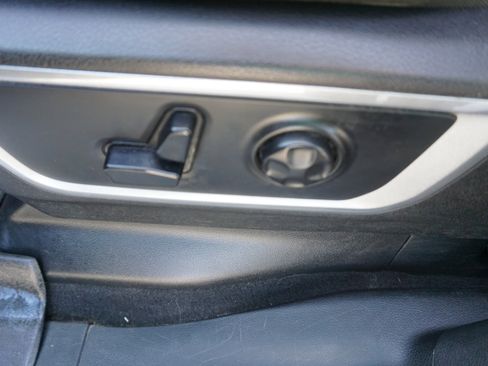 Used 2019 RAM 1500 Laramie image 17