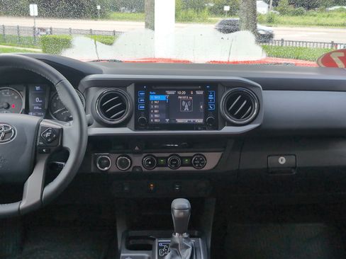 Used 2017 Toyota Tacoma TRD Off-Road w/ Tow Package (A/T) AWD/4WD image 29