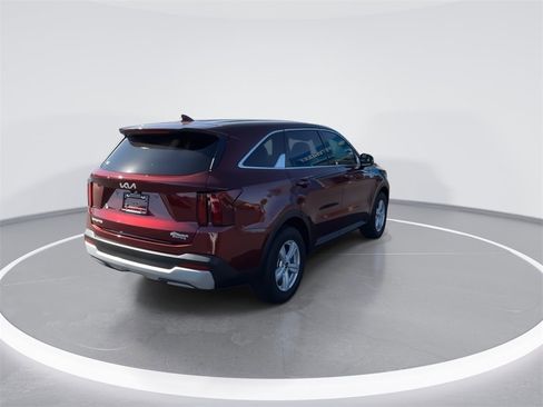 Used 2025 Kia Sorento LX image 8