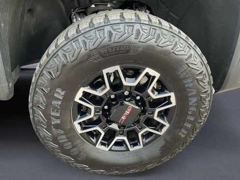 Used 2025 GMC Sierra 2500 AT4X AWD/4WD image 14