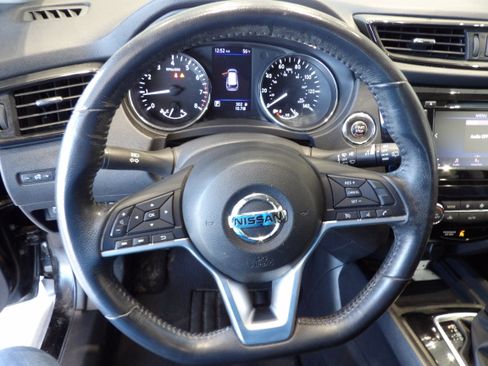 Used 2018 Nissan Rogue SV FWD image 12