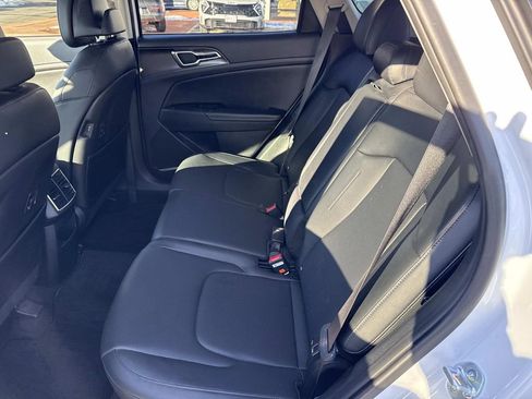 Used 2023 Kia Sportage EX image 13