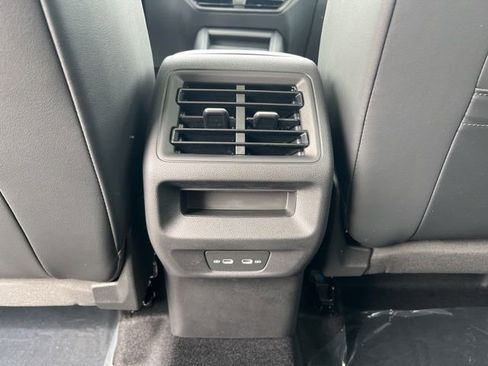 New 2026 Volkswagen Tiguan SE image 9