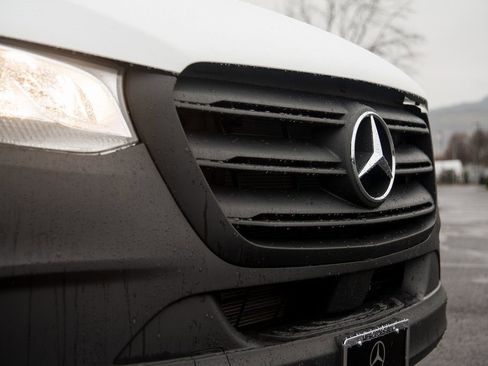 Used 2025 Mercedes-Benz Sprinter 2500 image 14