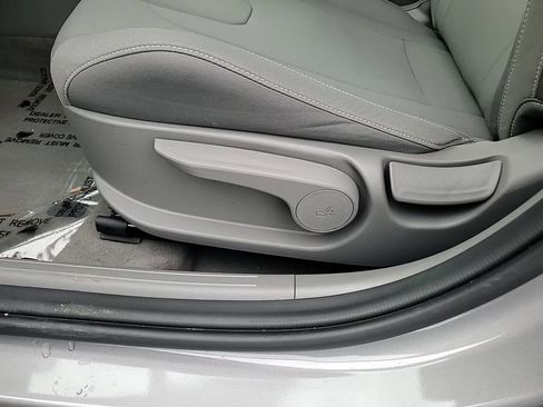 Certified 2025 Hyundai Elantra SEL image 14