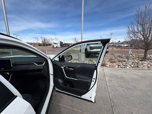 Used 2025 Toyota RAV4 XLE image 29