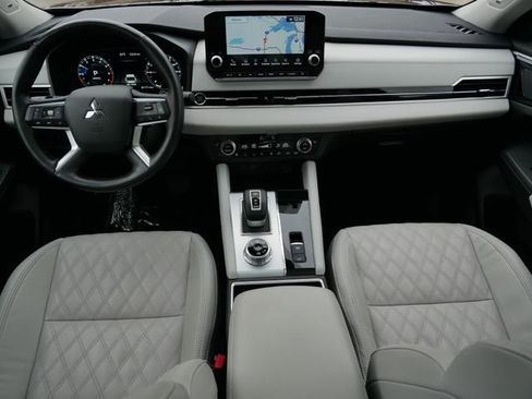 Used 2024 Mitsubishi Outlander SEL image 13