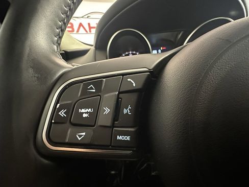 Used 2020 Jaguar F-PACE Premium image 31