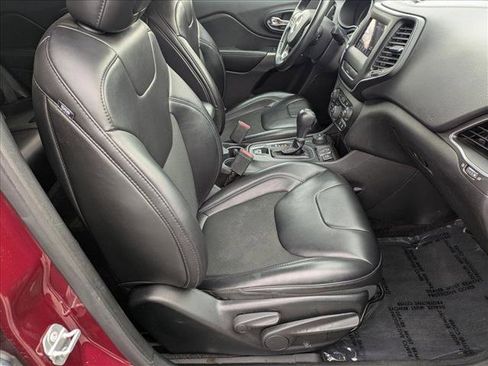 Used 2019 Jeep Cherokee Latitude Plus w/ Cold Weather Group image 19