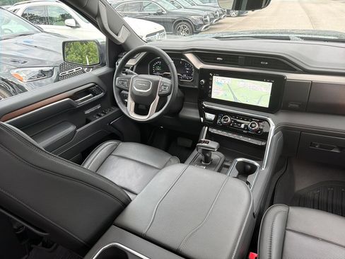 Used 2025 GMC Sierra 1500 Denali w/ Denali Reserve Package AWD/4WD image 39