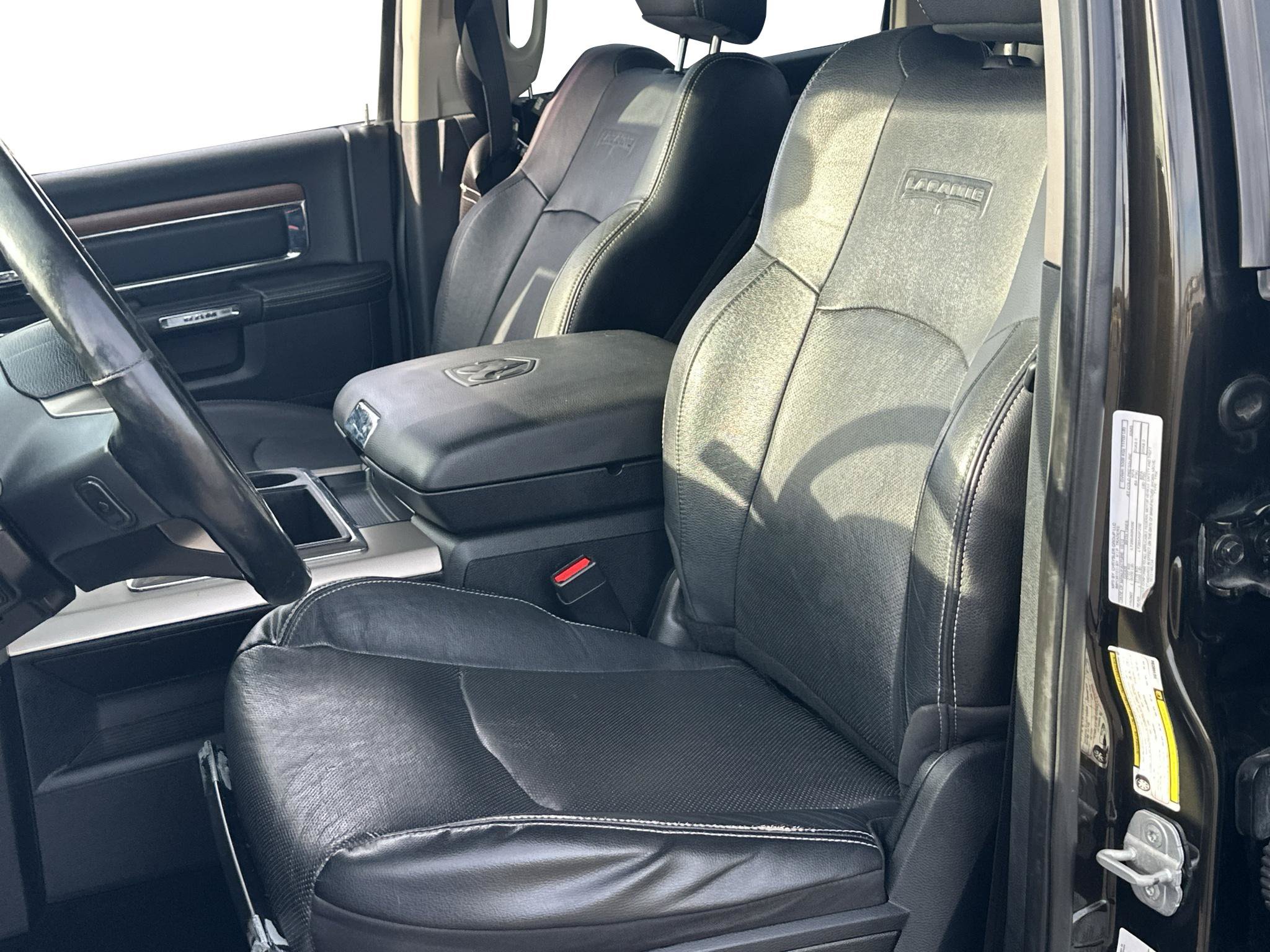 Used 2014 RAM 3500 Laramie w/ Convenience Group AWD/4WD image 5