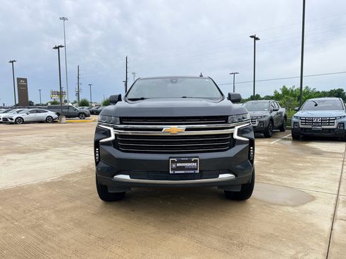 Used 2022 Chevrolet Suburban LT RWD image 2