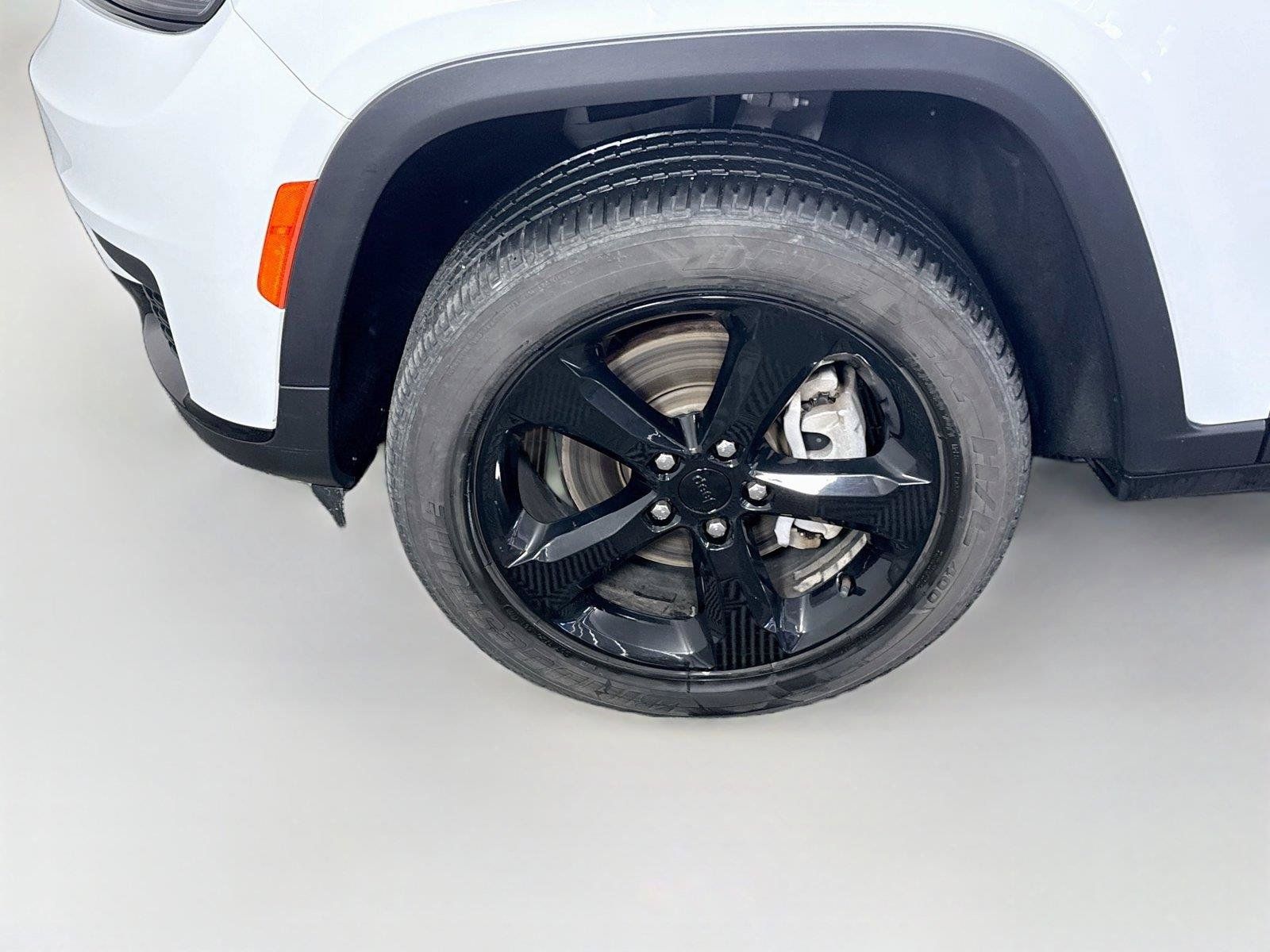 Used 2023 Jeep Grand Cherokee L Laredo AWD/4WD image 24
