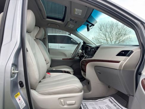 Used 2014 Toyota Sienna XLE image 13